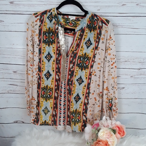 tiny Tops - ♥️ 5/$25 TINY 3/4 sleeve vneck top size small
